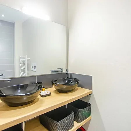 Apartment Le Grand Bleu - 3 Min Gare - Stationnement Facile - Fibre Internet - 4 Televisions - Lave Vaisselle