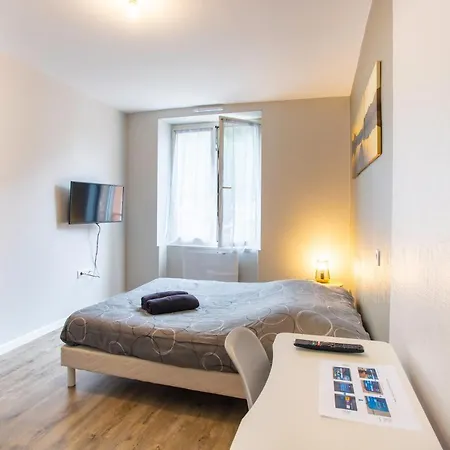 Le Grand Bleu - 3 Min Gare - Stationnement Facile - Fibre Internet - 4 Televisions - Lave Vaisselle Apartment *