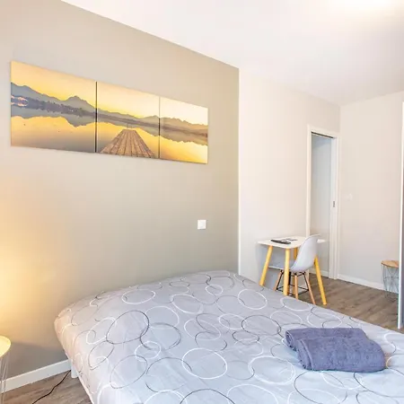Le Grand Bleu - 3 Min Gare - Stationnement Facile - Fibre Internet - 4 Televisions - Lave Vaisselle Apartment