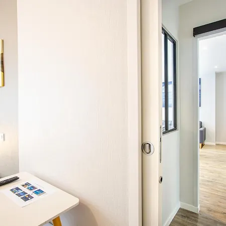 Le Grand Bleu - 3 Min Gare - Stationnement Facile - Fibre Internet - 4 Televisions - Lave Vaisselle Apartment *